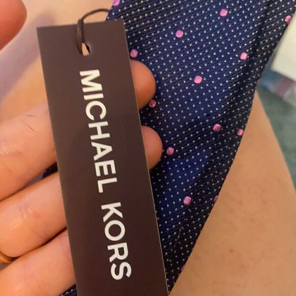NWT Michael Kors KIDS' DOT SILK TIE IN NAVY - Picture 2 of 3